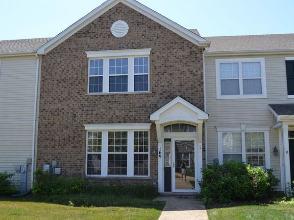 169 Springbrook Trail S, Oswego, IL 60543