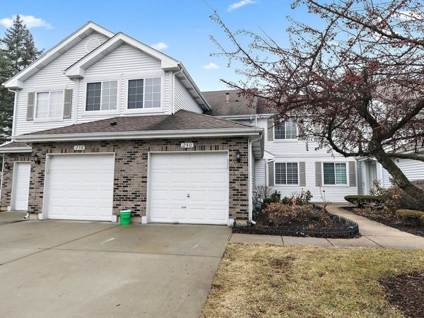 240 CAMEL BEND Court , Schaumburg, IL 60194