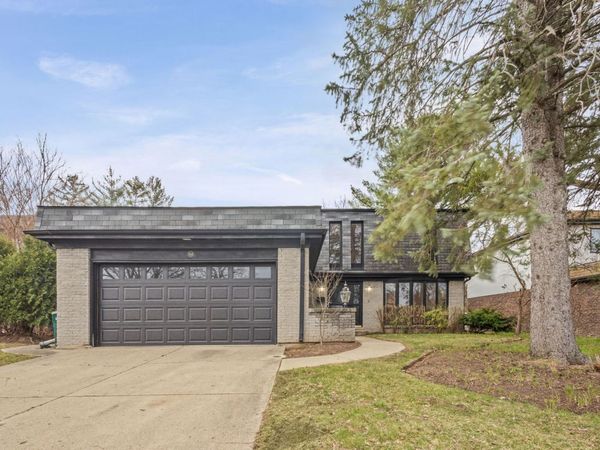 560 HUNTER Road, Wilmette, IL 60091