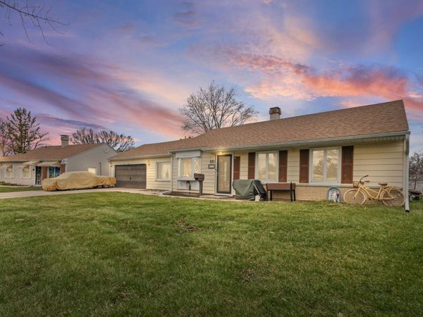 1013 Manor Drive , Streamwood, IL 60107