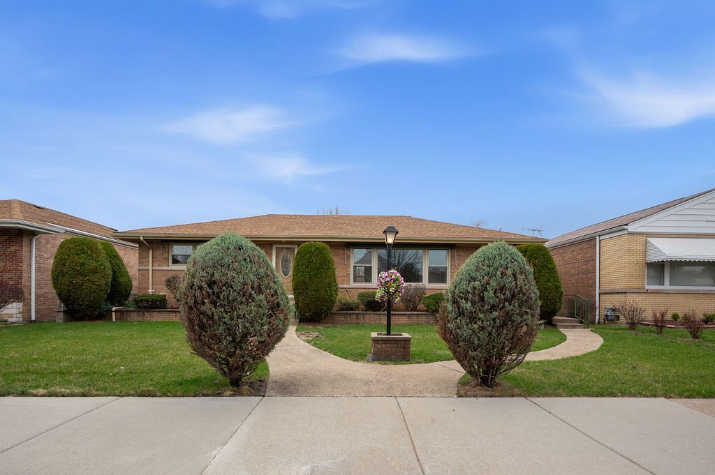 11042 S Avenue N, Chicago, IL 60617 Main Photo