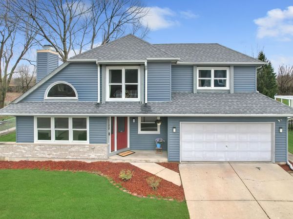 1108 Almond Drive , Aurora, IL 60506