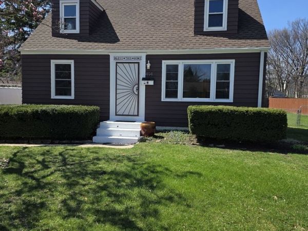 494 N Ellsworth Avenue, Villa Park, IL 60181