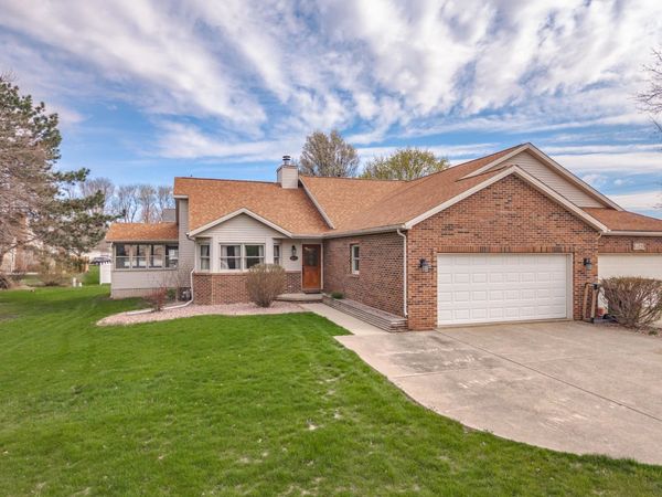 8627 Oakmont Road, Bloomington, IL 61705