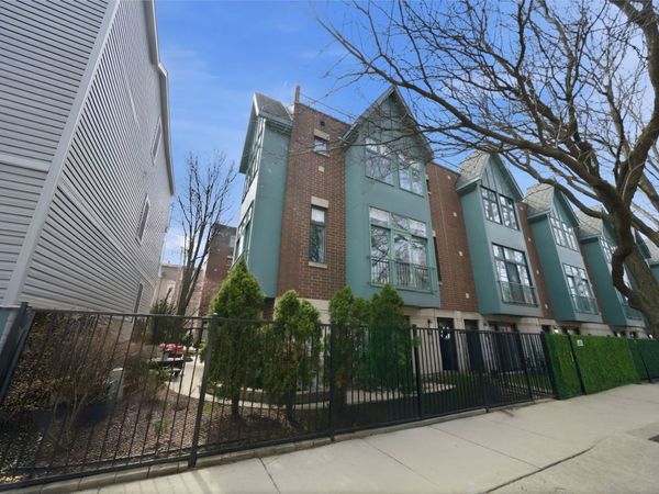 Unit F, Chicago, IL 60614