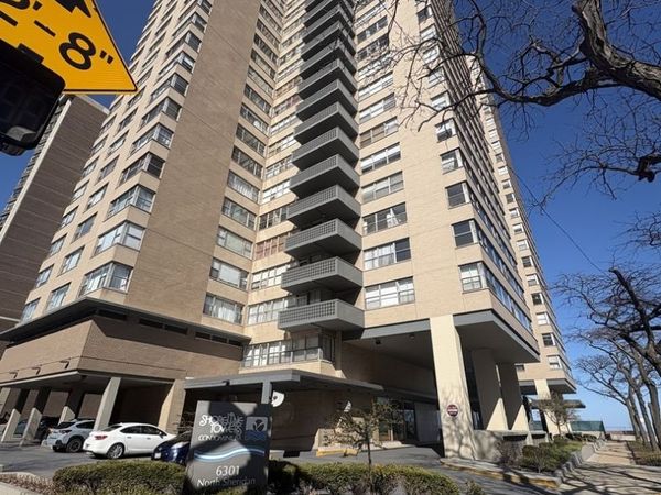 6301 N Sheridan Road, Unit 9M, Chicago, IL 60660