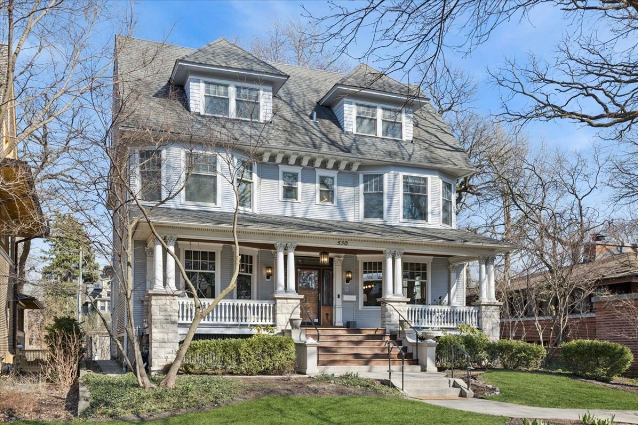 530 N East Avenue , Oak Park, IL 60302