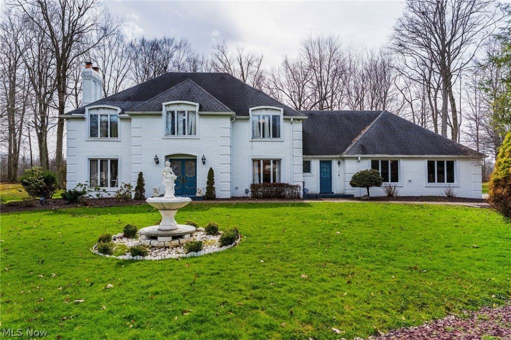 1969 Twin Oaks Drive , Girard, OH 44420