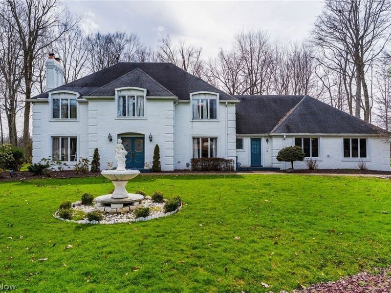 1969 Twin Oaks Drive , Girard, OH 44420 Photo 1