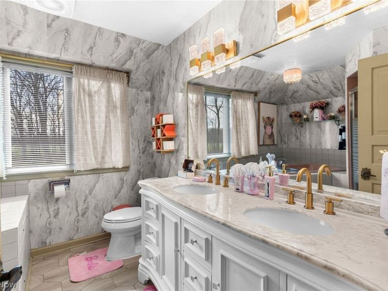 1969 Twin Oaks Drive , Girard, OH 44420 Photo 19