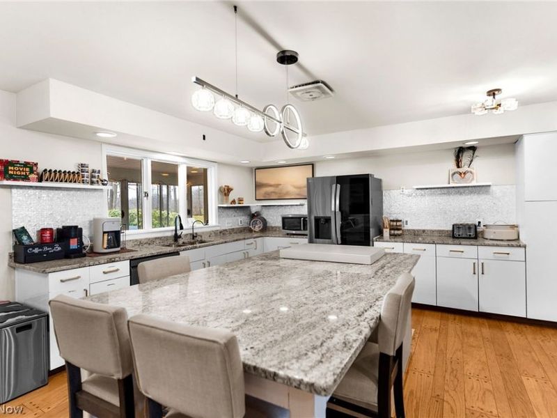 1969 Twin Oaks Drive , Girard, OH 44420 Photo 3