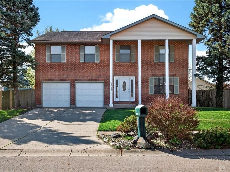 6660 Deer Bluff Drive, Huber Heights, OH 45424 Photo 1