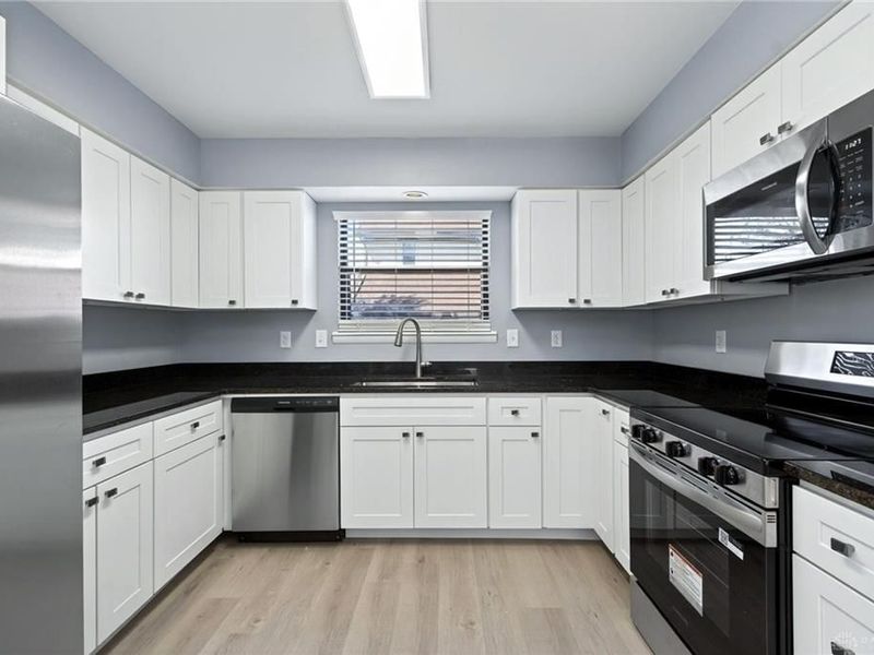 6660 Deer Bluff Drive, Huber Heights, OH 45424 Photo 13