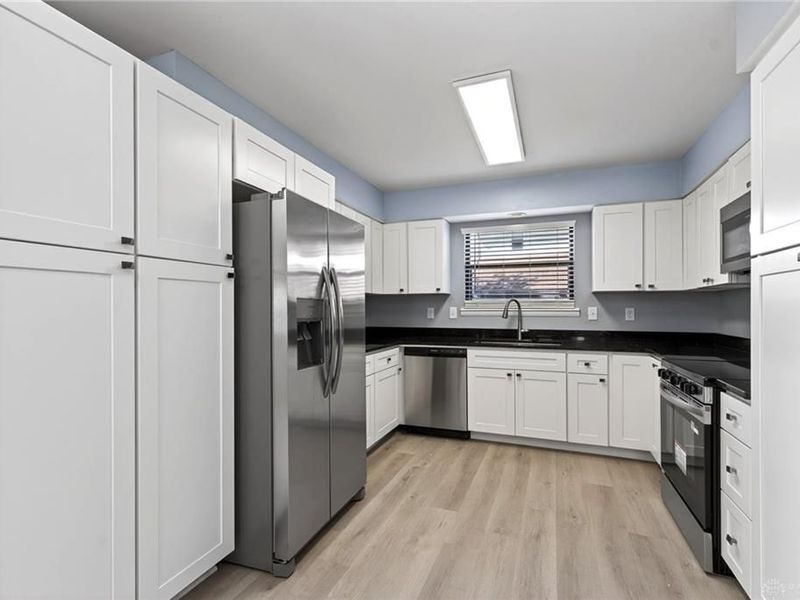 6660 Deer Bluff Drive, Huber Heights, OH 45424 Photo 14