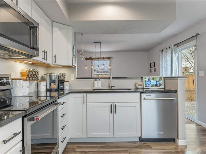 9055 Marquis Drive, Miamisburg, OH 45342 Photo 14