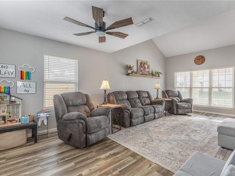 9055 Marquis Drive, Miamisburg, OH 45342 Photo 6