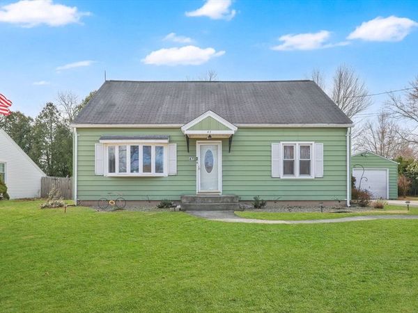 47 Ravenwood St, Springfield, MA 01129