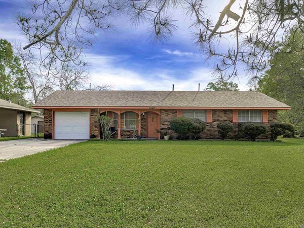 7024 Albatross Dr, Baton Rouge, LA 70811