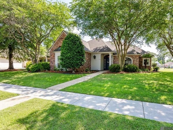 6843 Dianthus, Saint George, LA 70817
