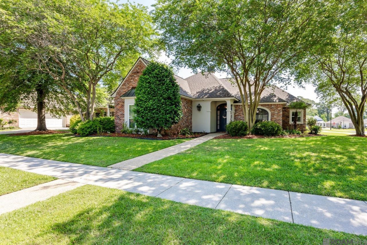 6843 Dianthus, Saint George, LA 70817 Main Photo