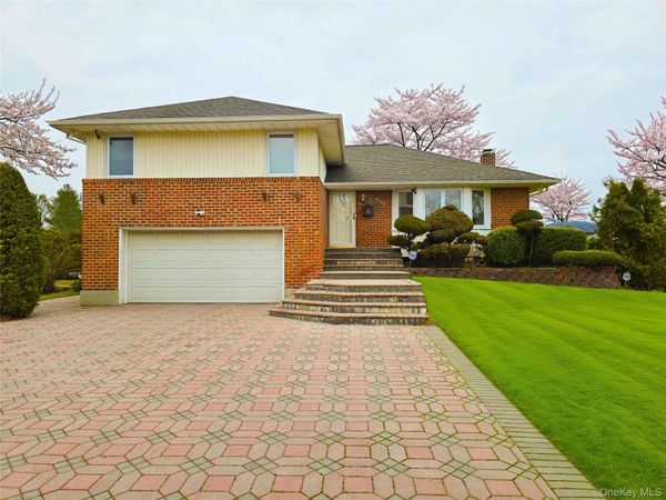 117 Olive Lane , Manhasset Hills, NY 11040