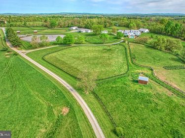 36181 FOXLORE FARM LANE , ROUND HILL, VA 20141