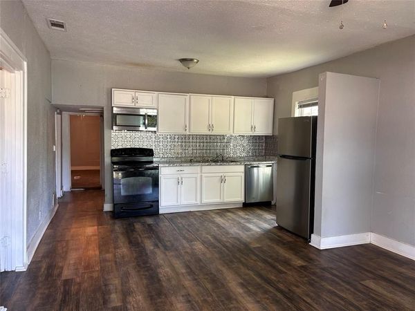 615 S Throckmorton Street, Sherman, TX 75090