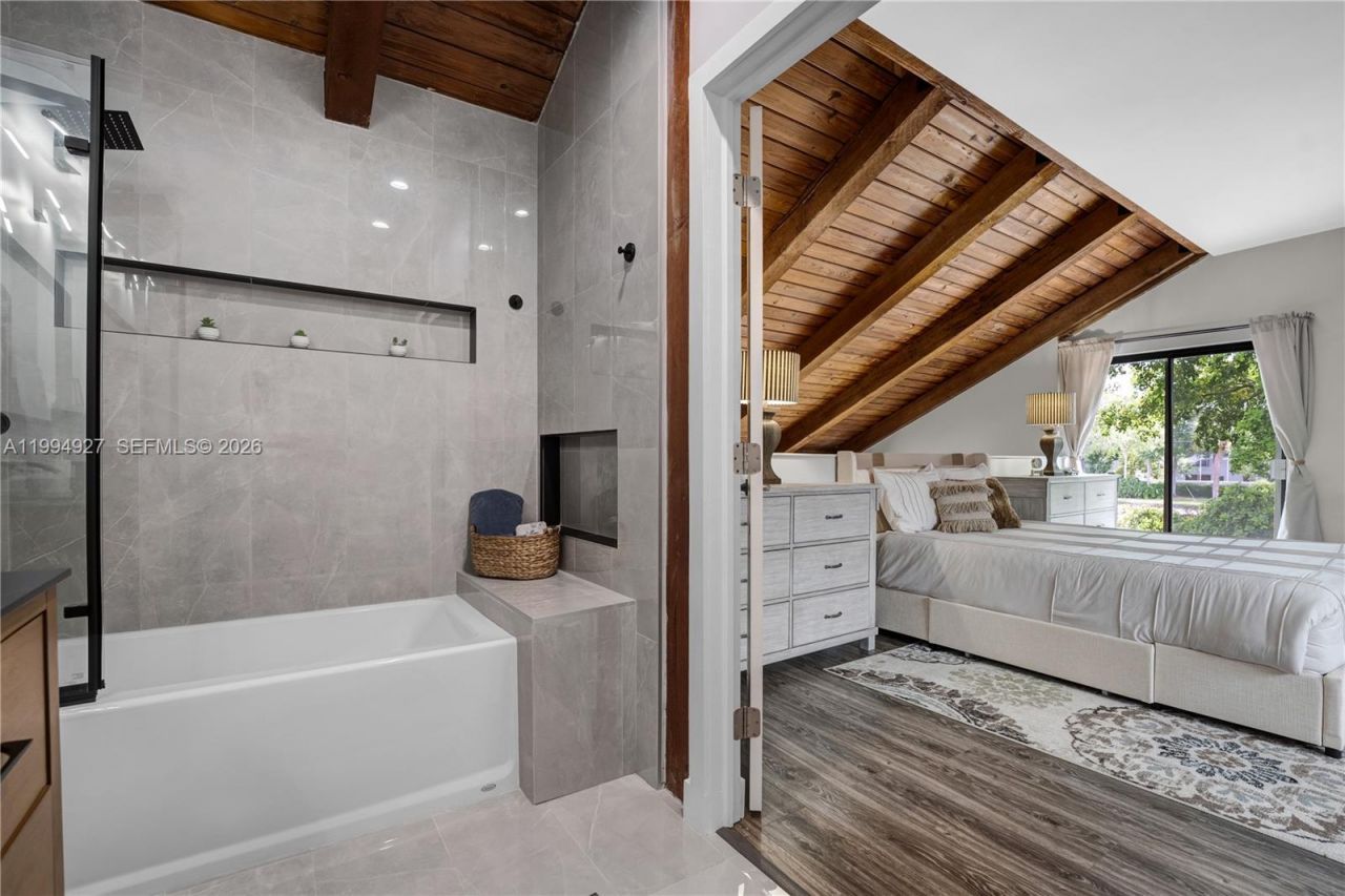 10101 Woodbury Ct , Pembroke Pines, FL 33026 Photo