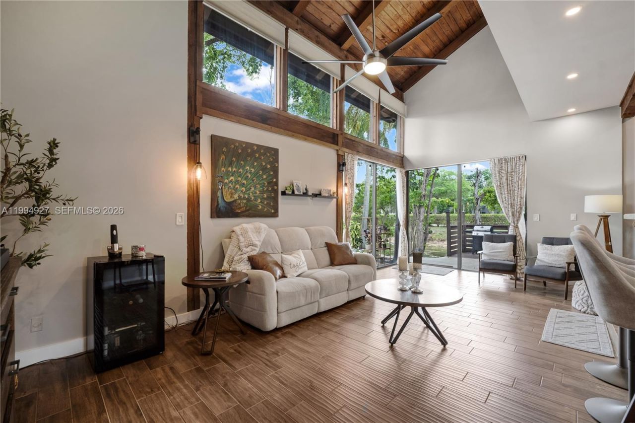 10101 Woodbury Ct , Pembroke Pines, FL 33026 Photo