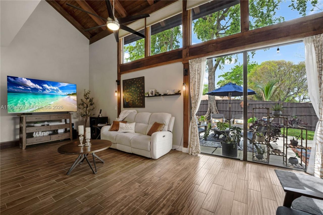 10101 Woodbury Ct , Pembroke Pines, FL 33026 Photo