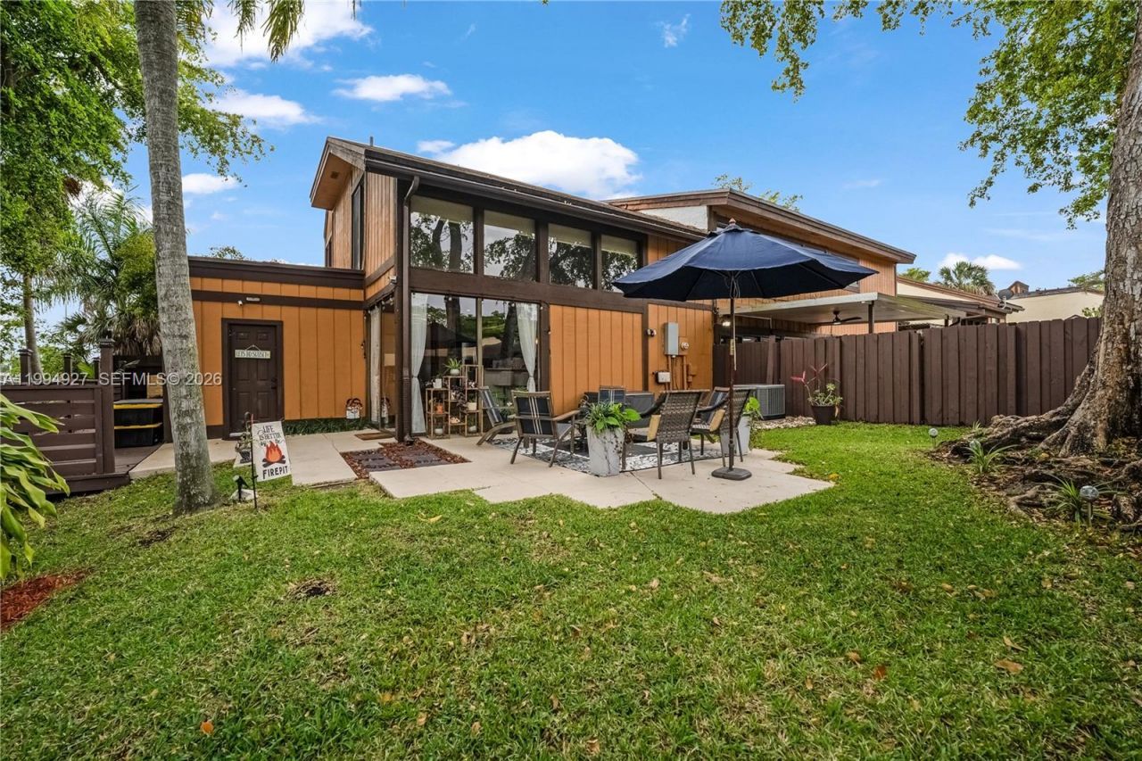 10101 Woodbury Ct , Pembroke Pines, FL 33026 Photo