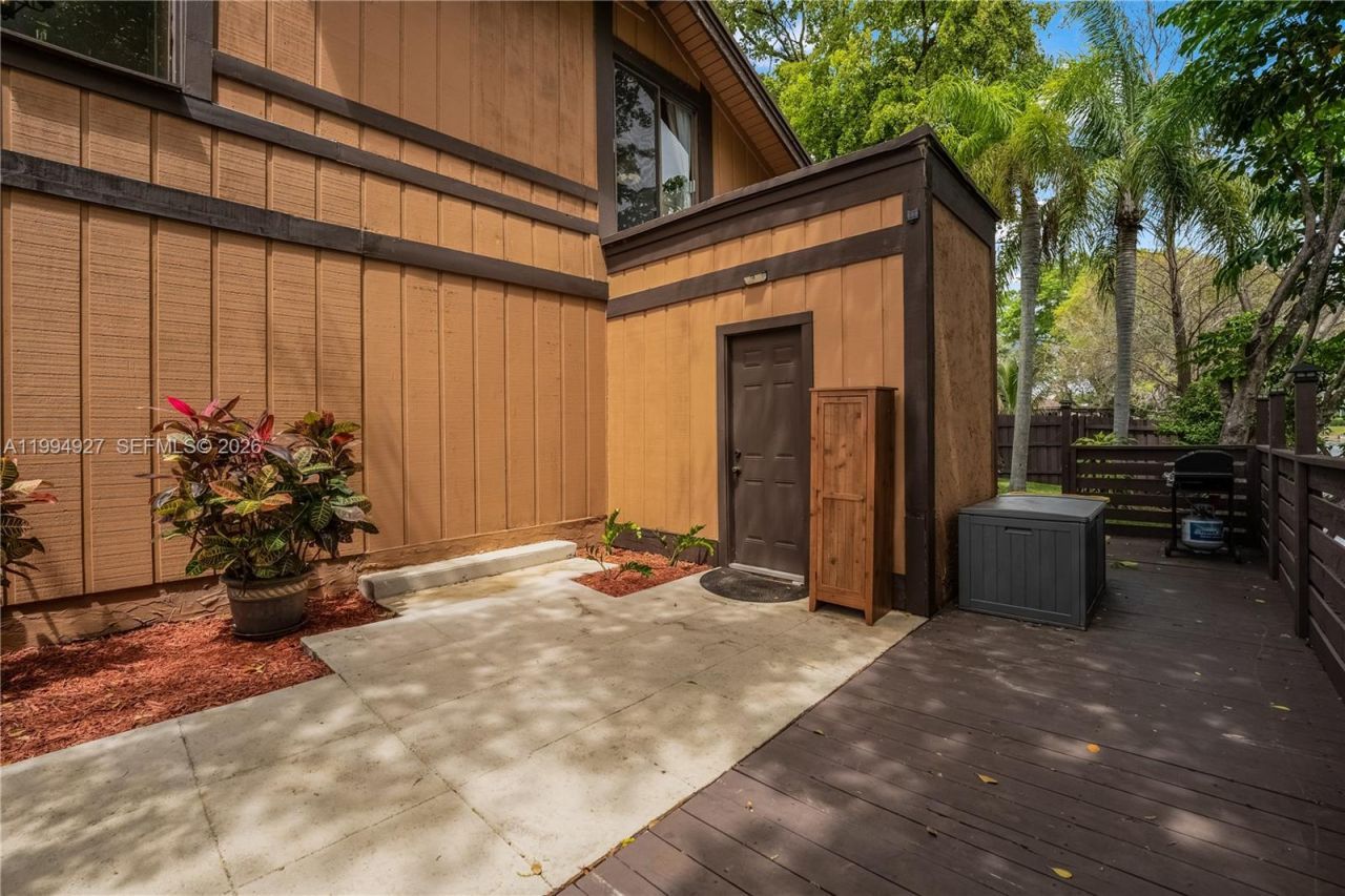 10101 Woodbury Ct , Pembroke Pines, FL 33026 Photo