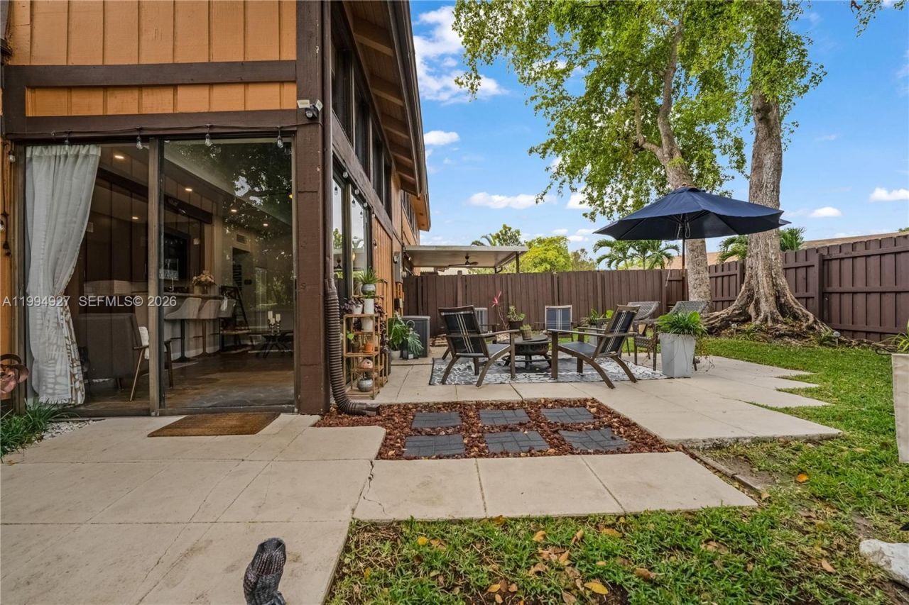 10101 Woodbury Ct , Pembroke Pines, FL 33026 Photo