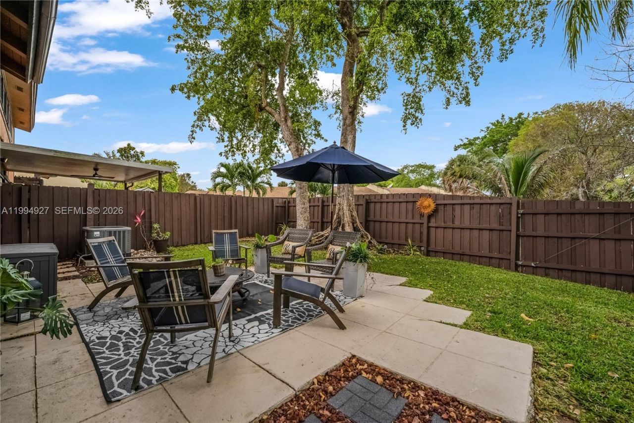 10101 Woodbury Ct , Pembroke Pines, FL 33026 Photo