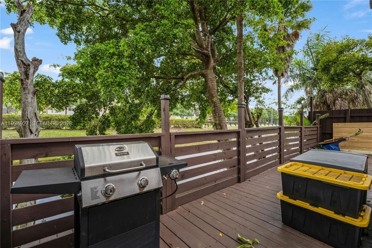 10101 Woodbury Ct , Pembroke Pines, FL 33026 Photo