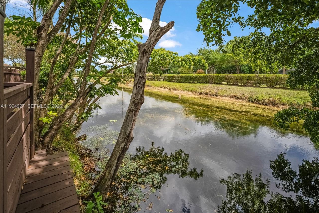 10101 Woodbury Ct , Pembroke Pines, FL 33026 Photo