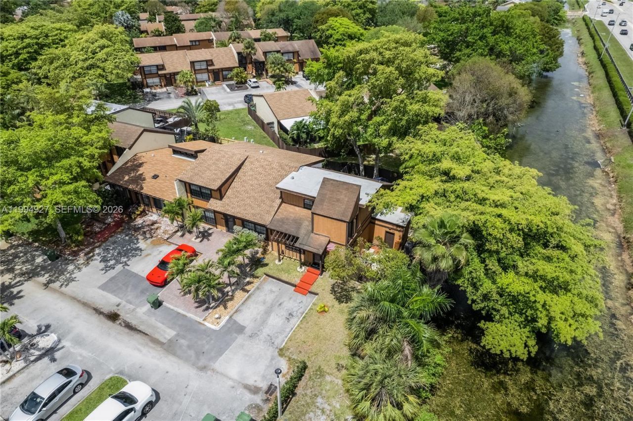 10101 Woodbury Ct , Pembroke Pines, FL 33026 Photo