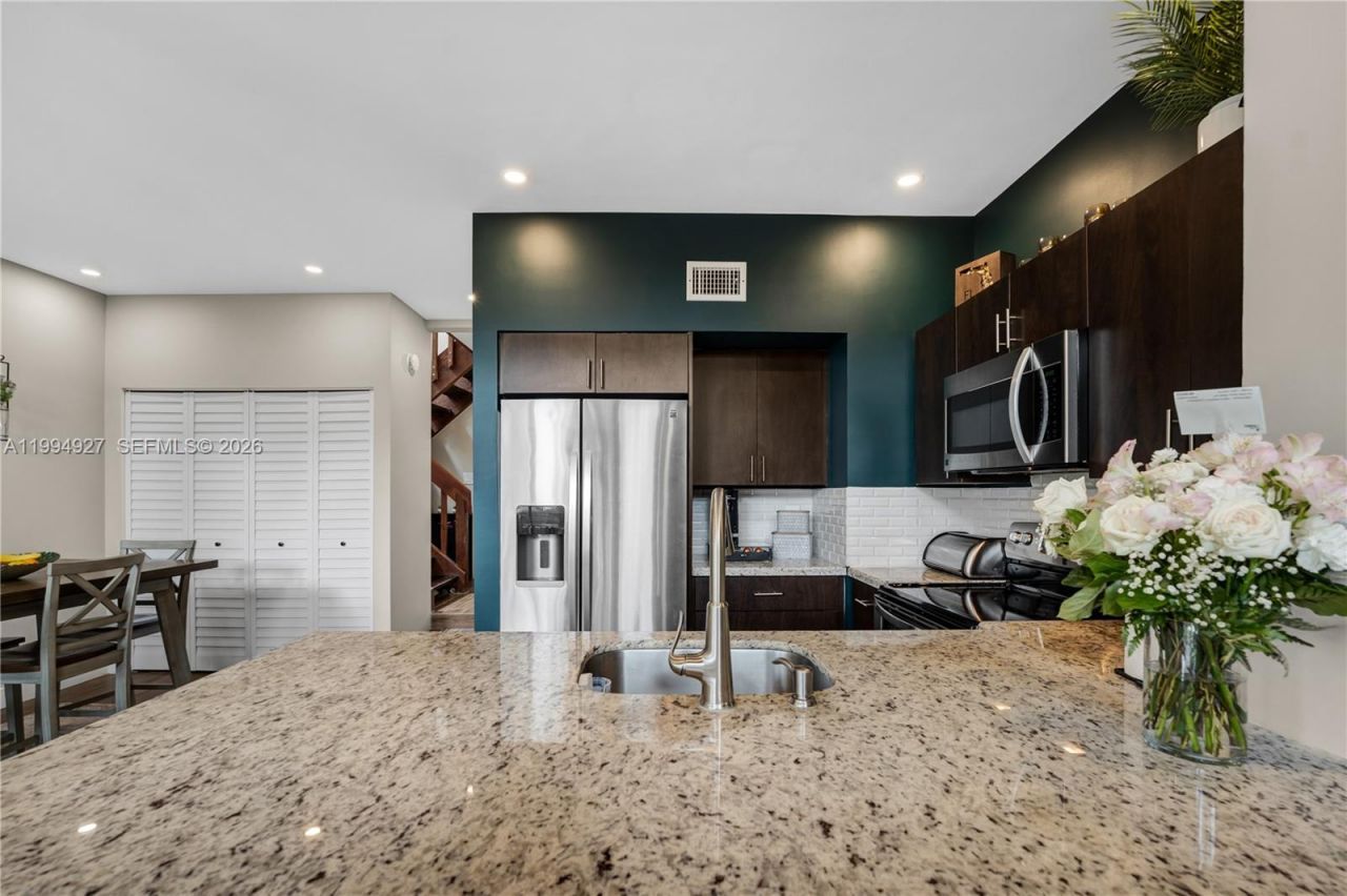 10101 Woodbury Ct , Pembroke Pines, FL 33026 Photo