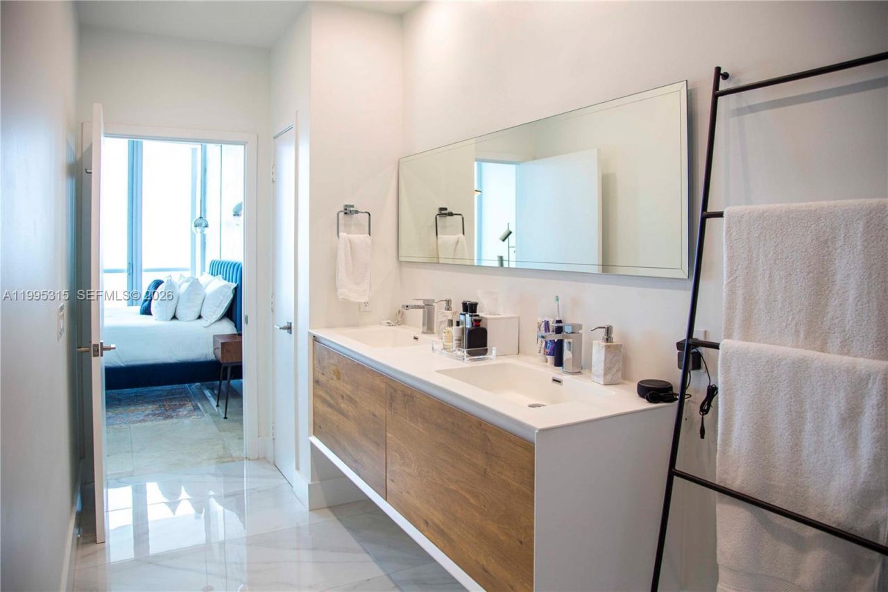 888 Biscayne Blvd , Unit 5207, Miami, FL 33132 Photo