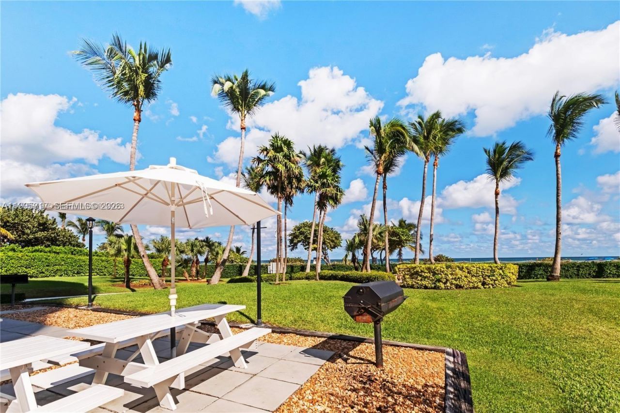 8855 Collins Ave. Oceanfront Direct , Unit 4C, Surfside, FL 33154 Photo