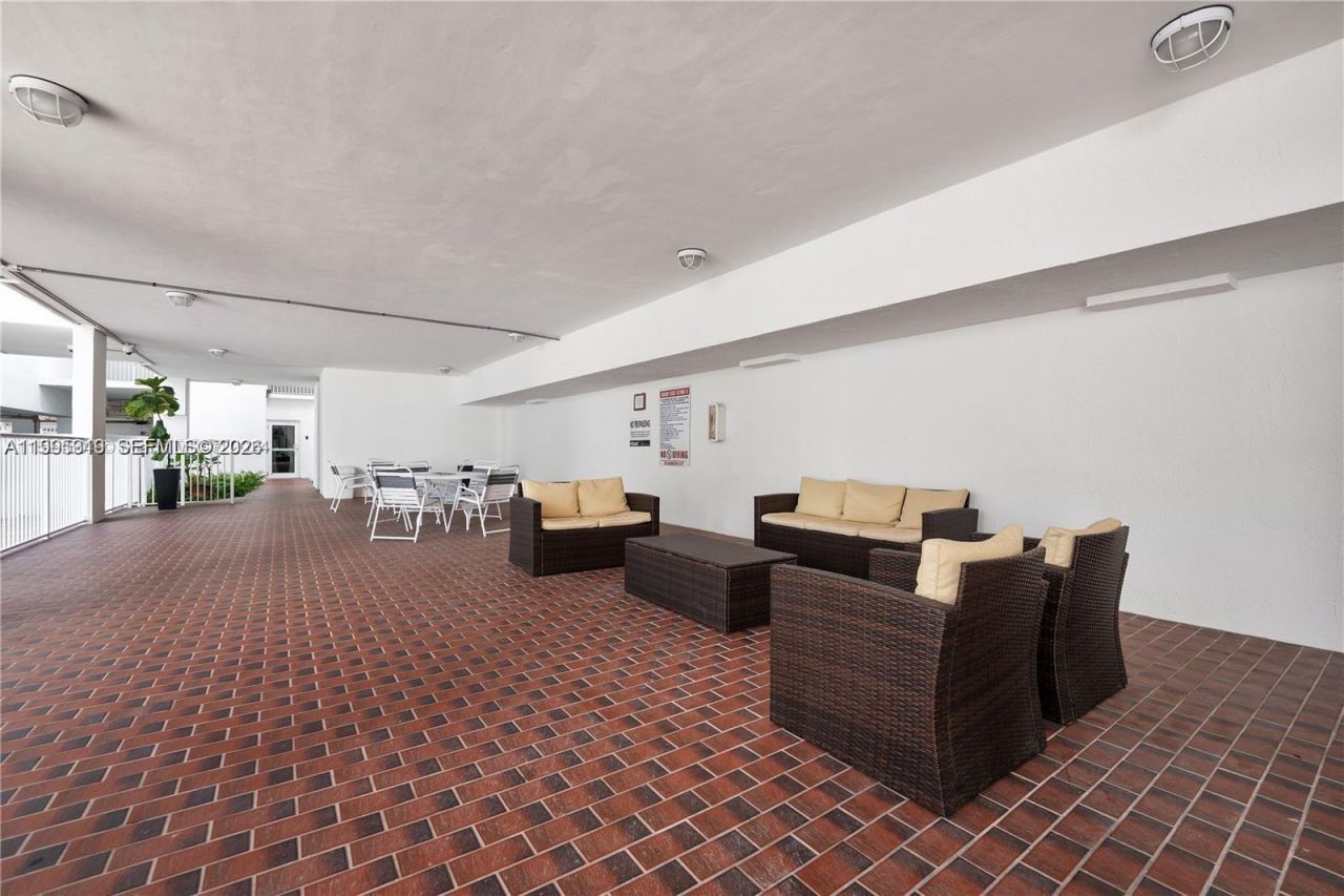 1665 Bay Rd , Unit 322, Miami Beach, FL 33139 Photo