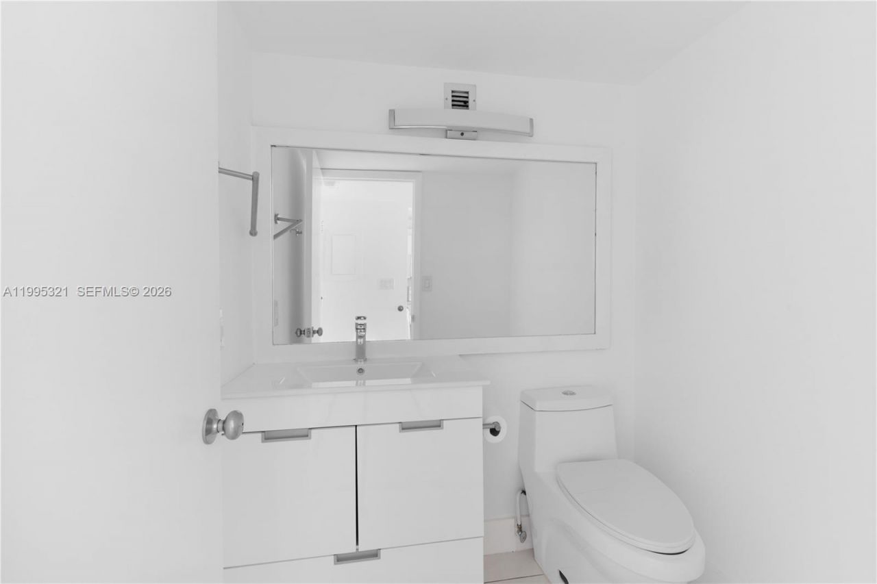 1450 Brickell Bay Dr , Unit 1814, Miami, FL 33131 Photo