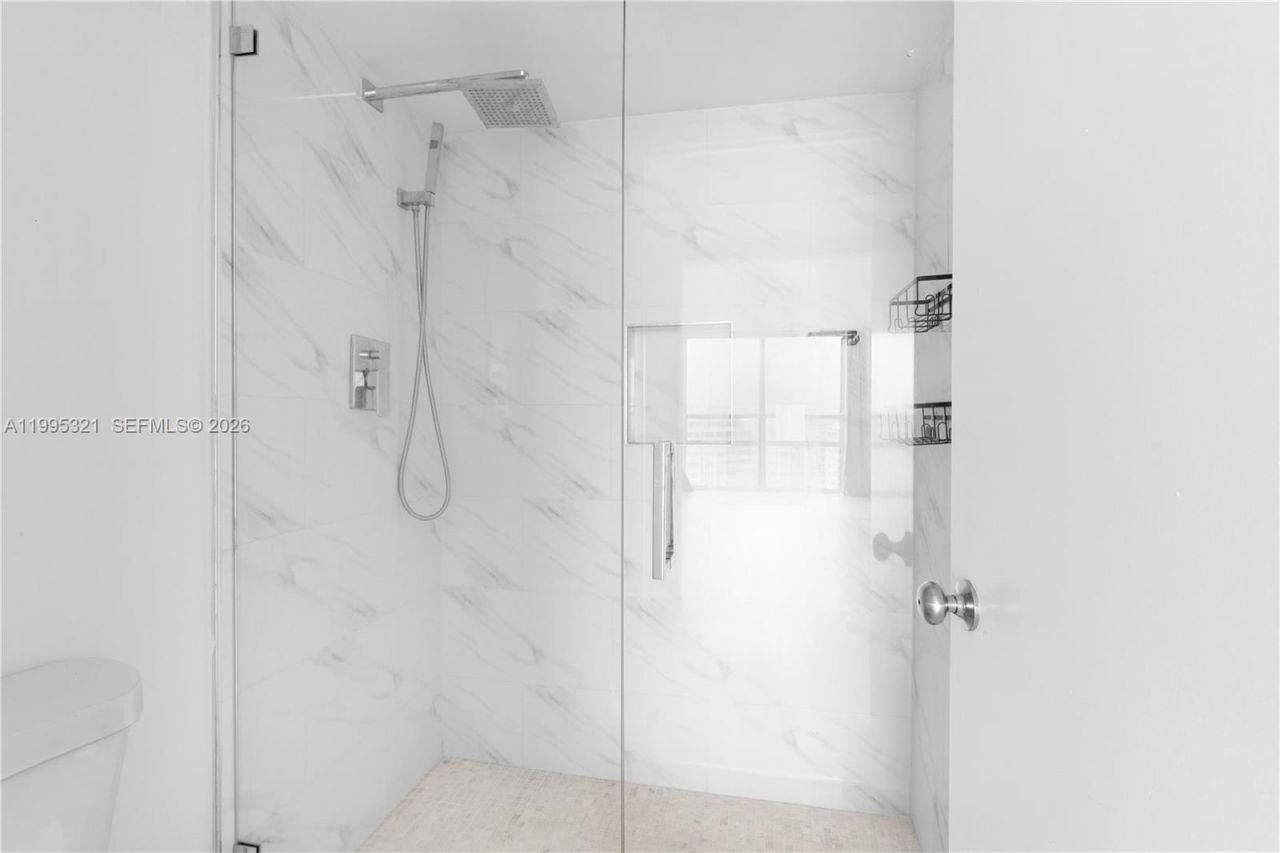 1450 Brickell Bay Dr , Unit 1814, Miami, FL 33131 Photo