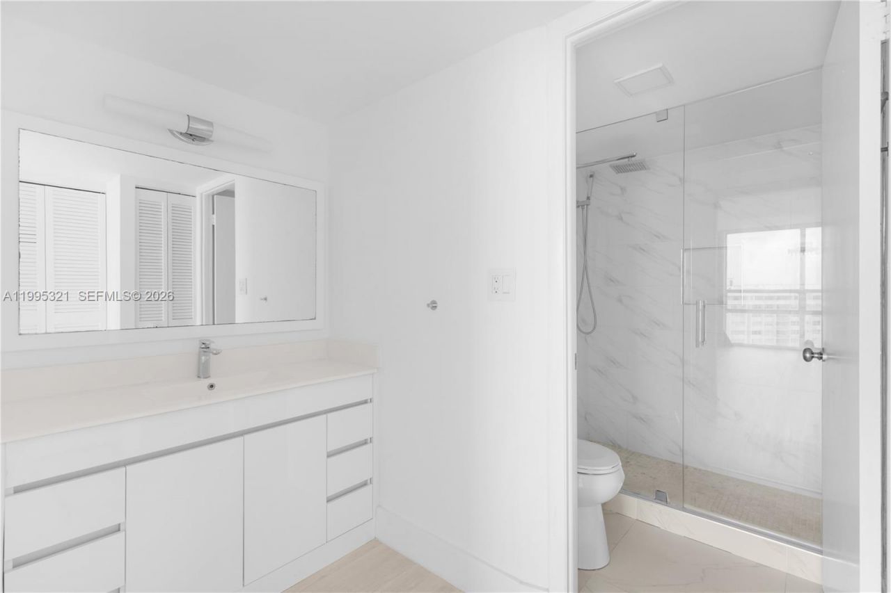 1450 Brickell Bay Dr , Unit 1814, Miami, FL 33131 Photo