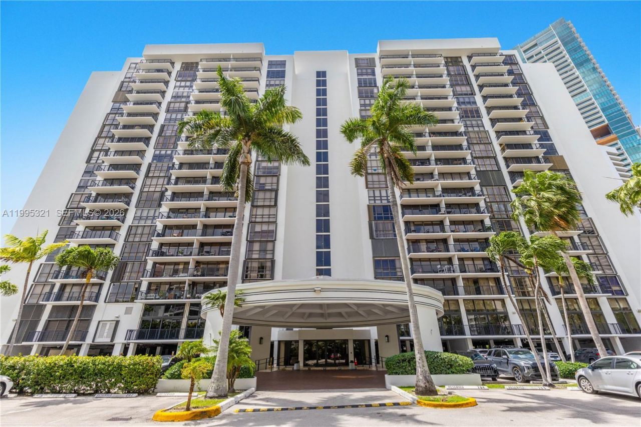 1450 Brickell Bay Dr , Unit 1814, Miami, FL 33131 Photo