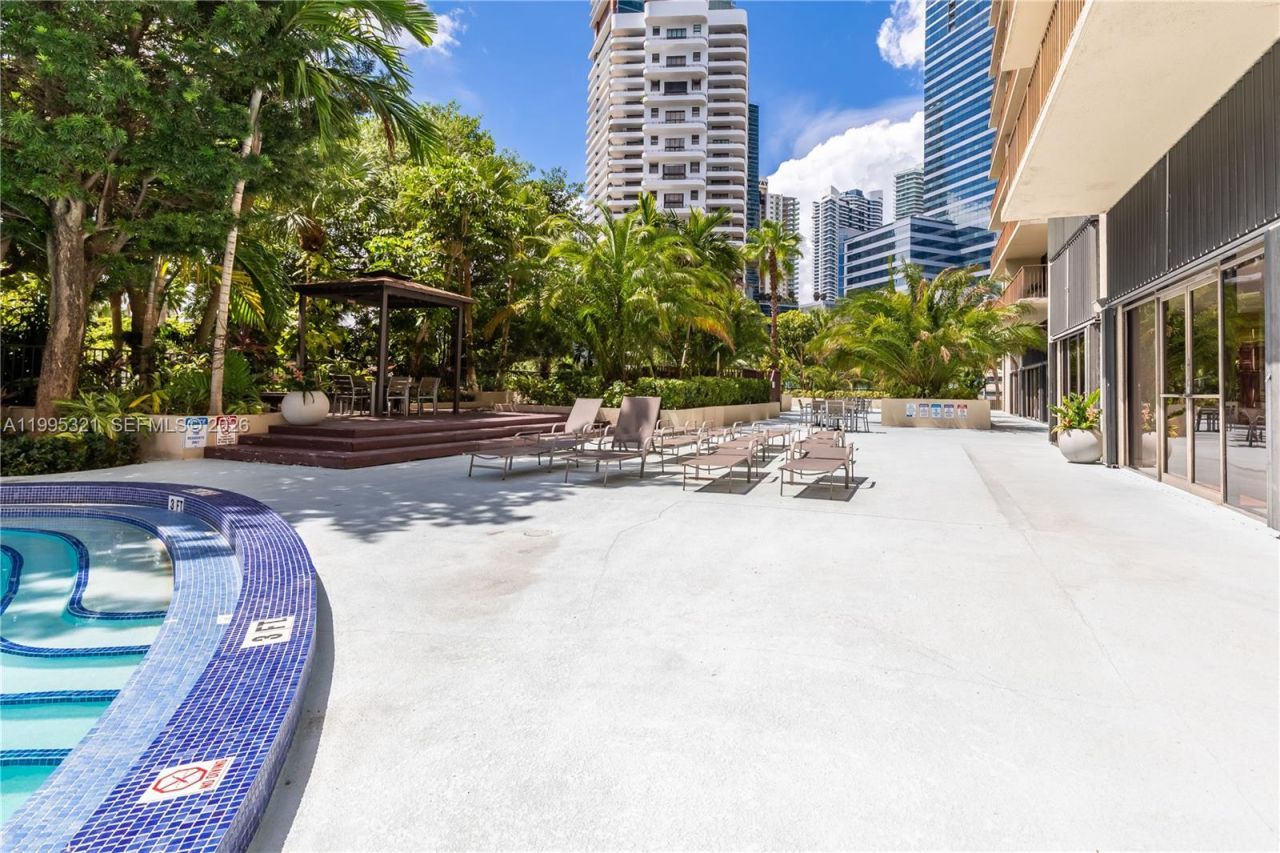 1450 Brickell Bay Dr , Unit 1814, Miami, FL 33131 Photo