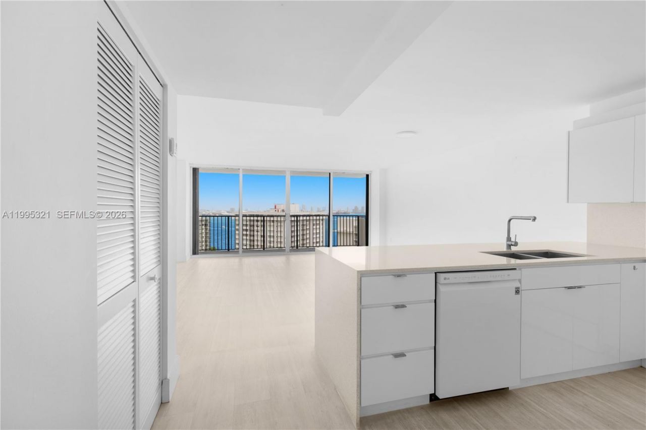 1450 Brickell Bay Dr , Unit 1814, Miami, FL 33131 Photo