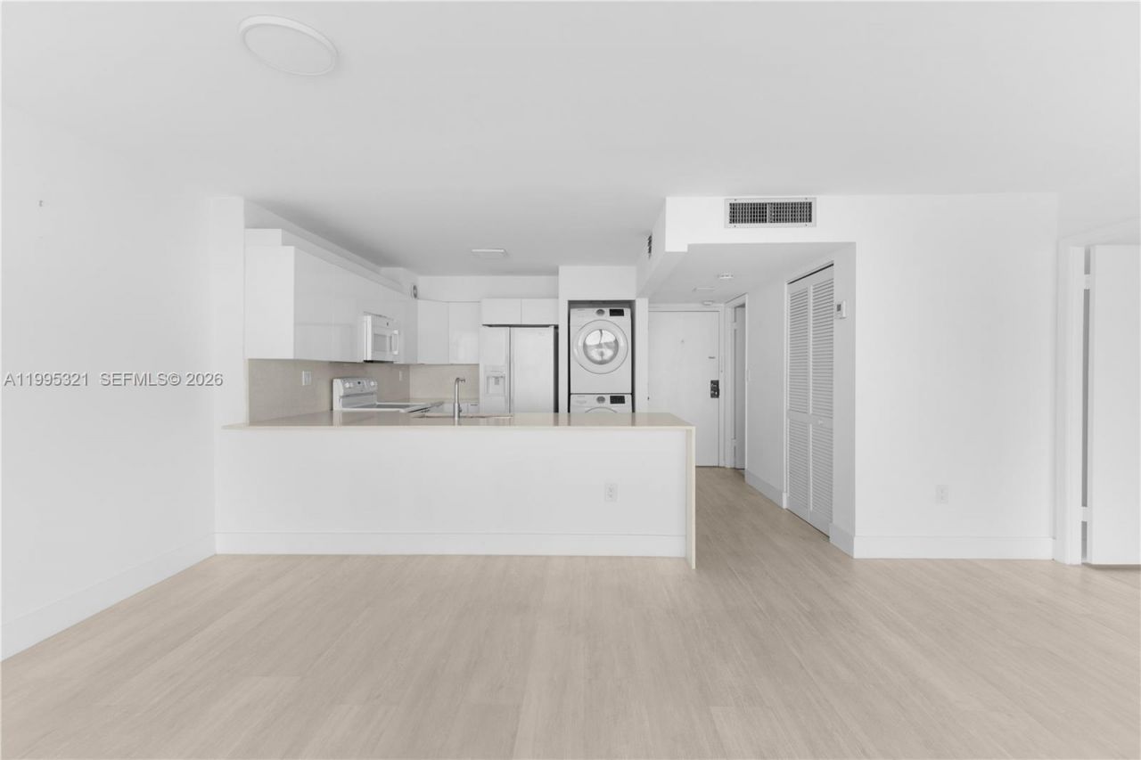 1450 Brickell Bay Dr , Unit 1814, Miami, FL 33131 Photo