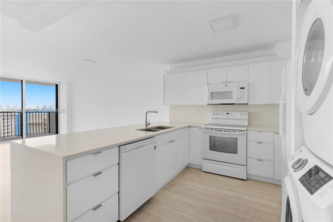 1450 Brickell Bay Dr , Unit 1814, Miami, FL 33131 Photo