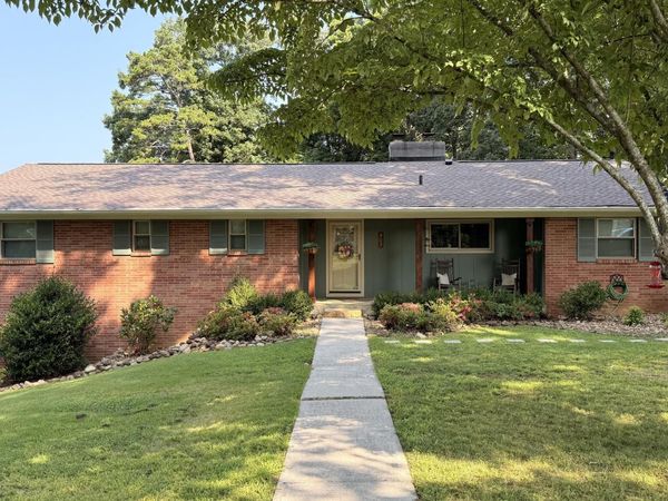 907 W 6th Ave, Lenoir City, TN 37771